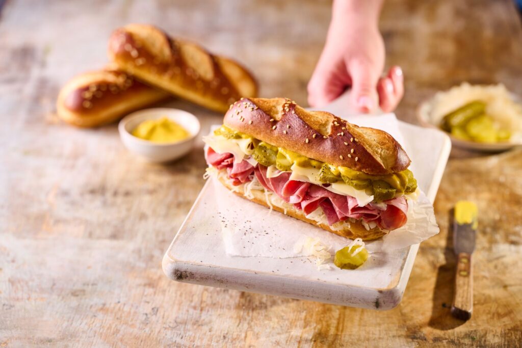 Pretzel Roll New York Style_Lifestyle_02